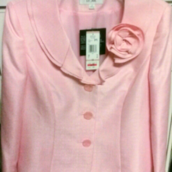 Le Suit Dresses & Skirts - NWT 2 Piece Pink Skirt Set